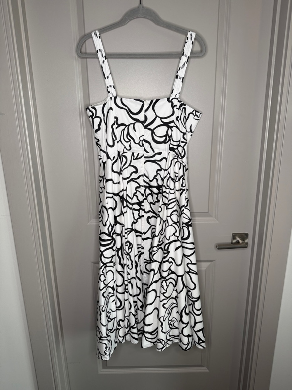 White House Black Market Black and White Floral m Fit and Flare Midi Dress - Picture 7 of 8